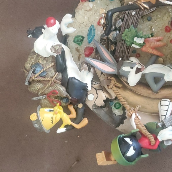 !! LOONEY TUNES ROUND!! - Picture 4 of 8